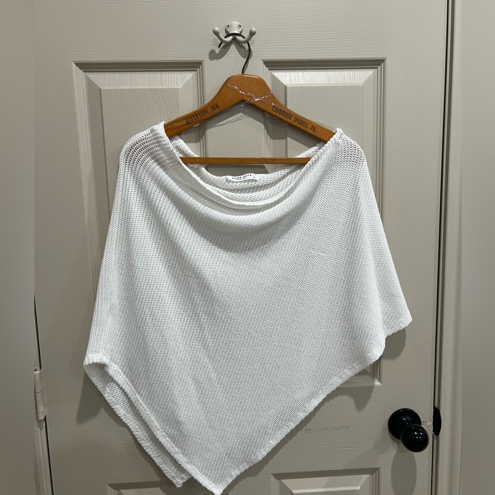 White asymmetrical poncho top 🥥